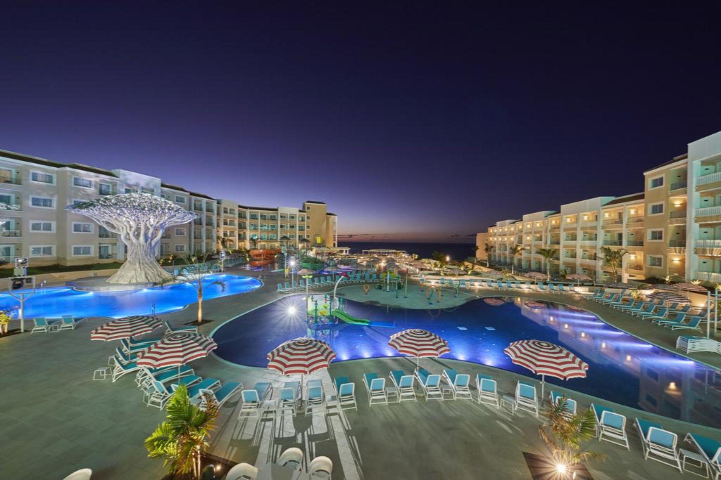 Bahia Principe Fantasia Tenerife San Miguel de Abona Esterno foto The pool at the Iberostar Grand Hotel at Playa Paraíso