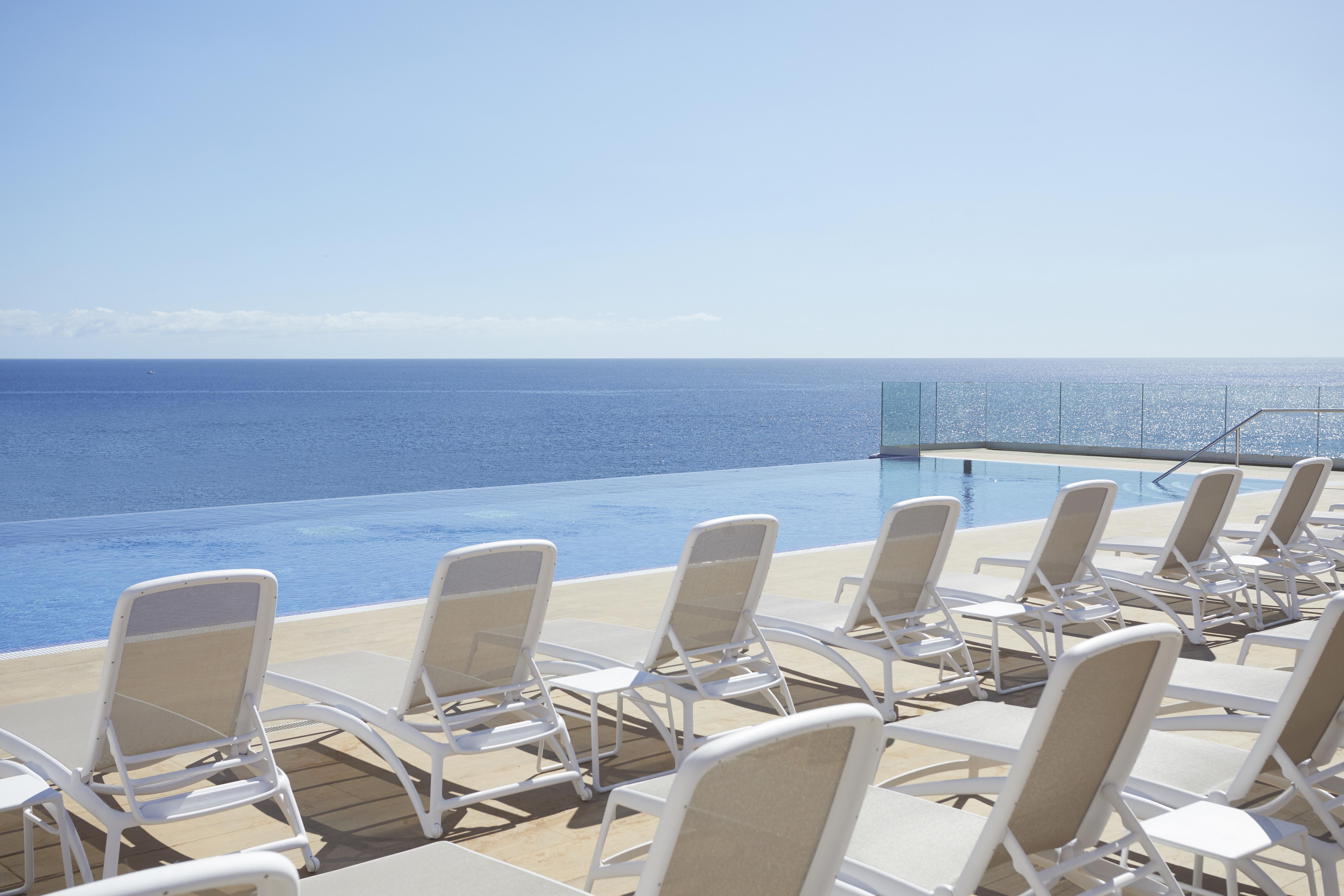 Bahia Principe Fantasia Tenerife San Miguel de Abona Esterno foto Infinity pool at the hotel
