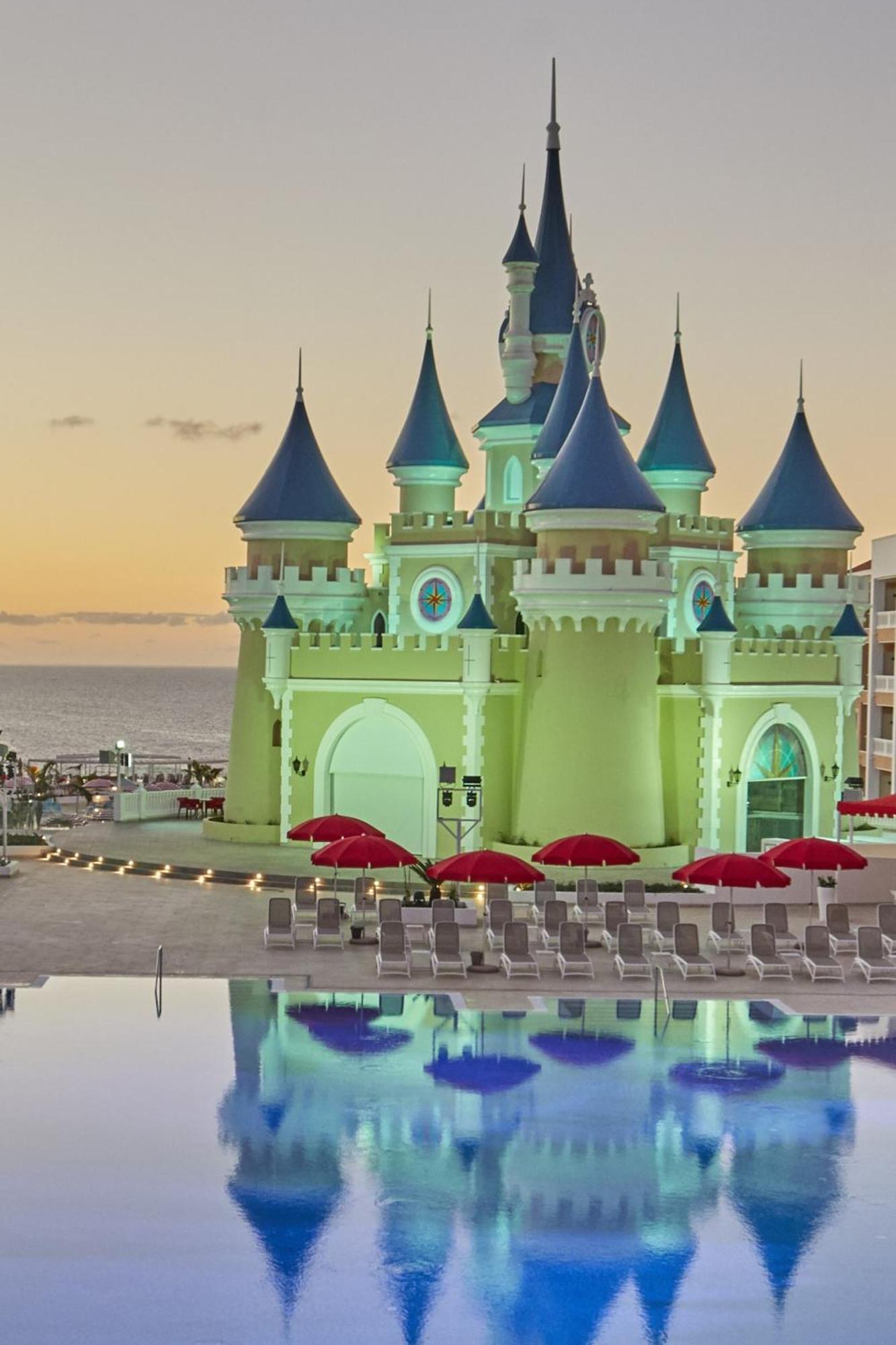 Bahia Principe Fantasia Tenerife San Miguel de Abona Esterno foto The Land of Legends Theme Park